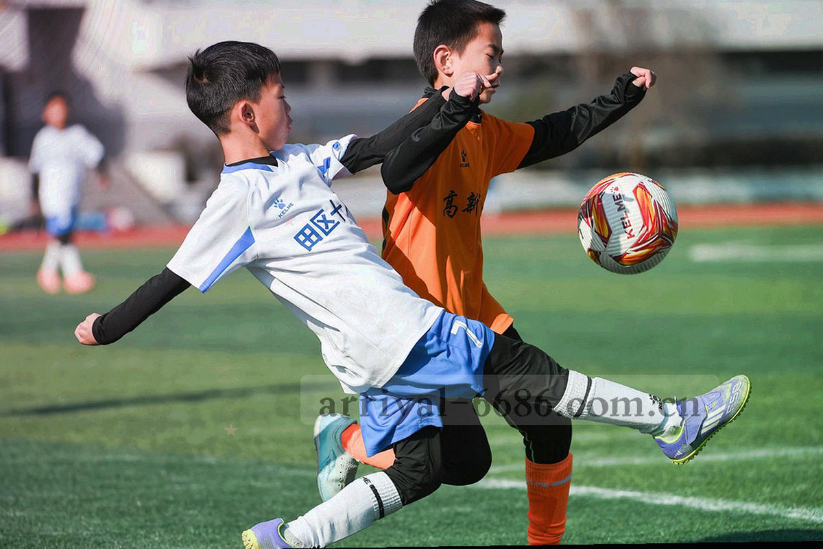 由界面线条与刻度构成的冷色调抽象图，表现功能迭代的层次感